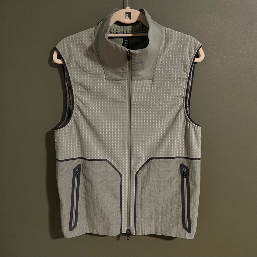 Lululemon Water Repellent Fleece Hiking Vest - Small